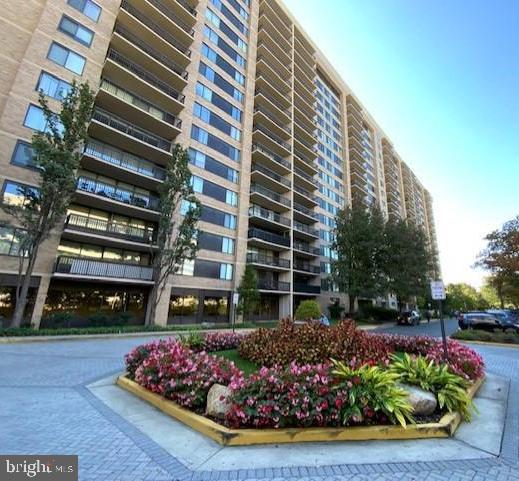 3713 S GEORGE MASON DR #1312, FALLS CHURCH, Virginia 22041, 2 Bedrooms Bedrooms, ,1 BathroomBathrooms,Residential,For sale,3713 S GEORGE MASON DR #1312,VAFX2214640 MLS # VAFX2214640