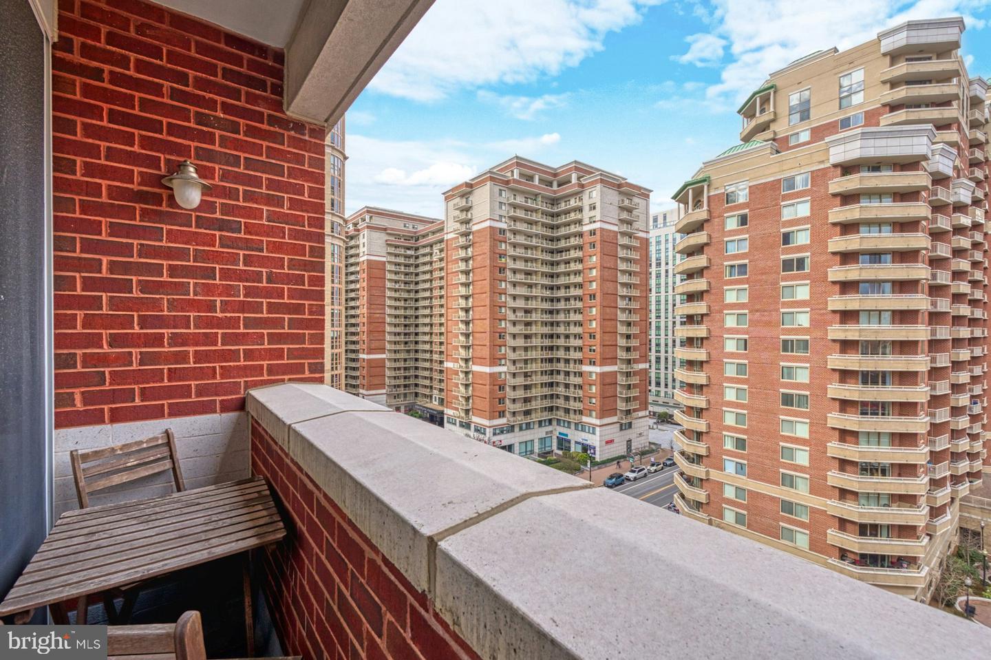 880 N POLLARD ST #1022, ARLINGTON, Virginia 22203, 2 Bedrooms Bedrooms, ,1 BathroomBathrooms,Residential,For sale,880 N POLLARD ST #1022,VAAR2051730 MLS # VAAR2051730