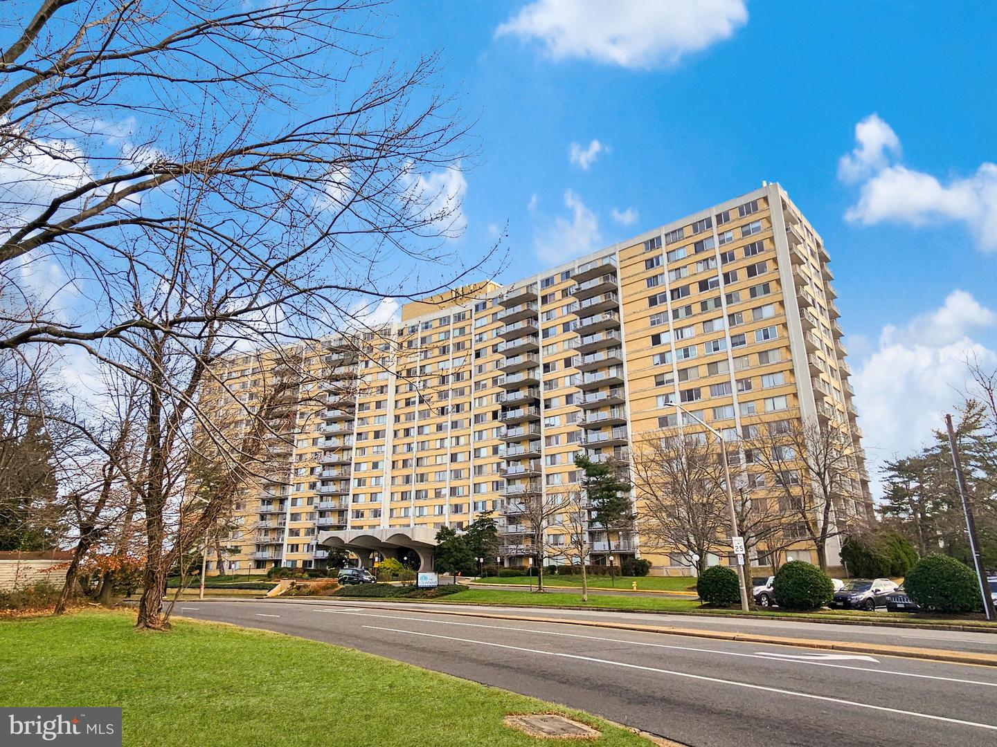 301 N BEAUREGARD ST #111, ALEXANDRIA, Virginia 22312, 1 Bedroom Bedrooms, ,1 BathroomBathrooms,Residential,For sale,301 N BEAUREGARD ST #111,VAAX2040224 MLS # VAAX2040224