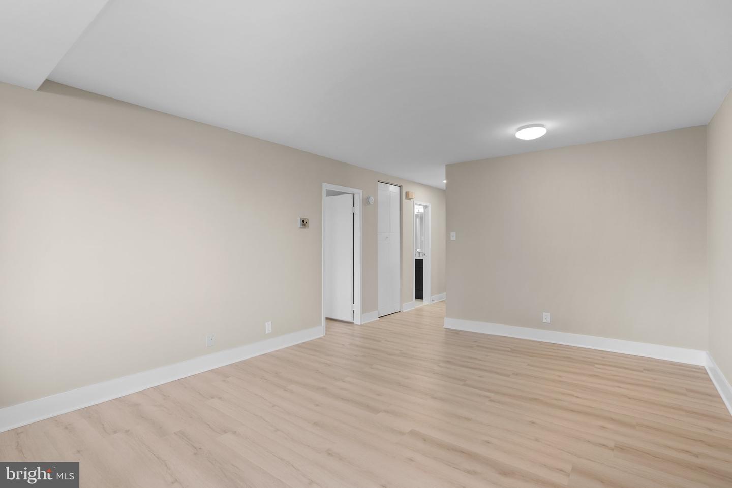 301 N BEAUREGARD ST #111, ALEXANDRIA, Virginia 22312, 1 Bedroom Bedrooms, ,1 BathroomBathrooms,Residential,For sale,301 N BEAUREGARD ST #111,VAAX2040224 MLS # VAAX2040224