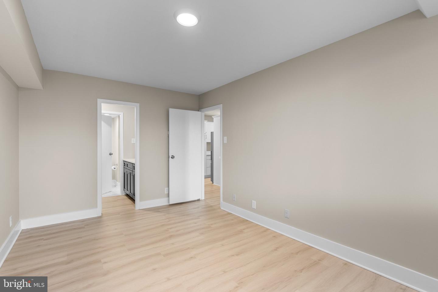 301 N BEAUREGARD ST #111, ALEXANDRIA, Virginia 22312, 1 Bedroom Bedrooms, ,1 BathroomBathrooms,Residential,For sale,301 N BEAUREGARD ST #111,VAAX2040224 MLS # VAAX2040224