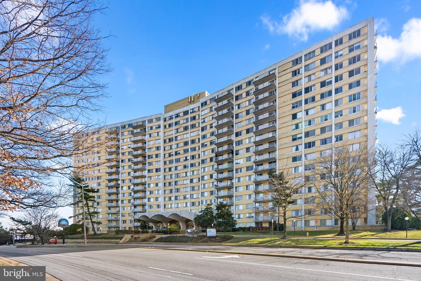 301 N BEAUREGARD ST #111, ALEXANDRIA, Virginia 22312, 1 Bedroom Bedrooms, ,1 BathroomBathrooms,Residential,For sale,301 N BEAUREGARD ST #111,VAAX2040224 MLS # VAAX2040224