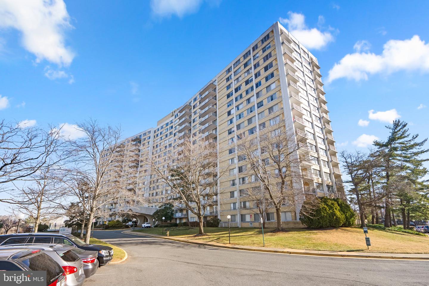 301 N BEAUREGARD ST #111, ALEXANDRIA, Virginia 22312, 1 Bedroom Bedrooms, ,1 BathroomBathrooms,Residential,For sale,301 N BEAUREGARD ST #111,VAAX2040224 MLS # VAAX2040224