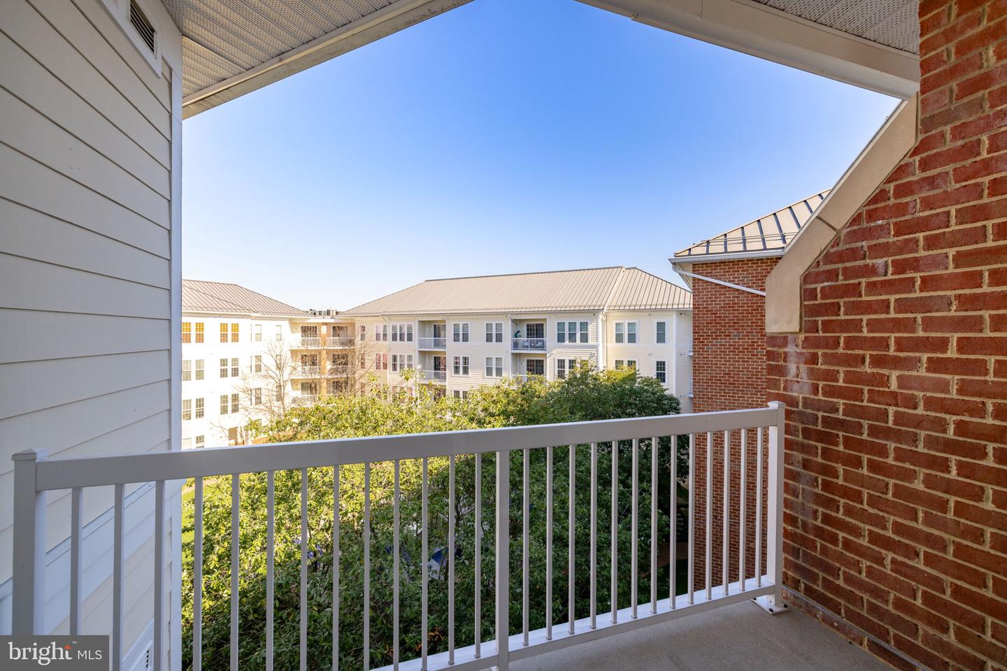 400 CAMERON STATION BLVD #421, ALEXANDRIA, Virginia 22304, 2 Bedrooms Bedrooms, ,2 BathroomsBathrooms,Residential,For sale,400 CAMERON STATION BLVD #421,VAAX2040254 MLS # VAAX2040254