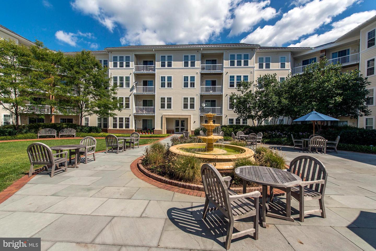 400 CAMERON STATION BLVD #421, ALEXANDRIA, Virginia 22304, 2 Bedrooms Bedrooms, ,2 BathroomsBathrooms,Residential,For sale,400 CAMERON STATION BLVD #421,VAAX2040254 MLS # VAAX2040254