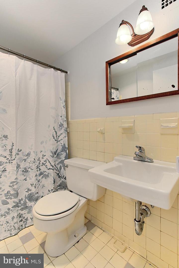 6621 WAKEFIELD DR #609, ALEXANDRIA, Virginia 22307, 2 Bedrooms Bedrooms, ,1 BathroomBathrooms,Residential,For sale,6621 WAKEFIELD DR #609,VAFX2215540 MLS # VAFX2215540