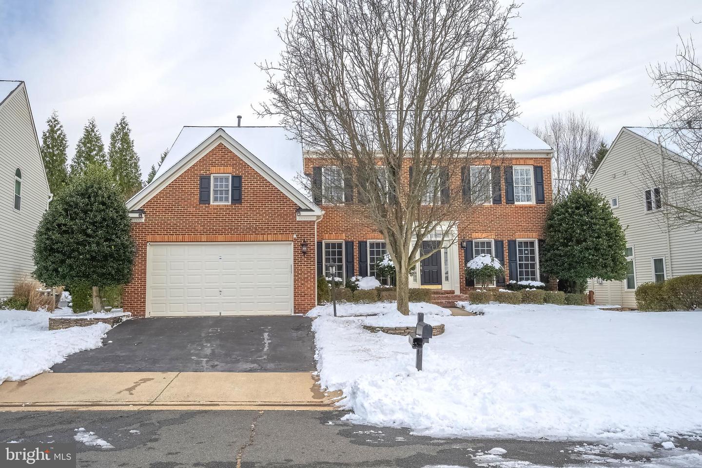 20762 QUIET BROOK PL, STERLING, Virginia 20165, 5 Bedrooms Bedrooms, ,3 BathroomsBathrooms,Residential,For sale,20762 QUIET BROOK PL,VALO2085840 MLS # VALO2085840