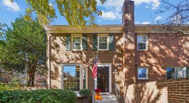 2696 CENTENNIAL CT, ALEXANDRIA, Virginia 22311, 3 Bedrooms Bedrooms, ,3 BathroomsBathrooms,Residential,For sale,2696 CENTENNIAL CT,VAAX2040576 MLS # VAAX2040576