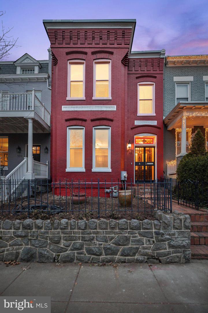 912 7TH ST NE, WASHINGTON, District Of Columbia 20002, 3 Bedrooms Bedrooms, ,1 BathroomBathrooms,Residential,For sale,912 7TH ST NE,DCDC2174022 MLS # DCDC2174022