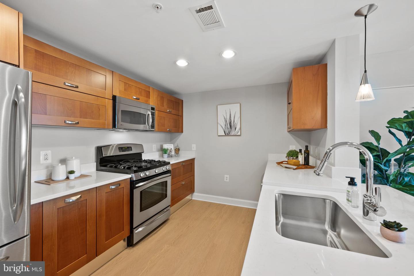 2451 MIDTOWN AVE #1401, ALEXANDRIA, Virginia 22303, 2 Bedrooms Bedrooms, ,2 BathroomsBathrooms,Residential,For sale,2451 MIDTOWN AVE #1401,VAFX2206018 MLS # VAFX2206018