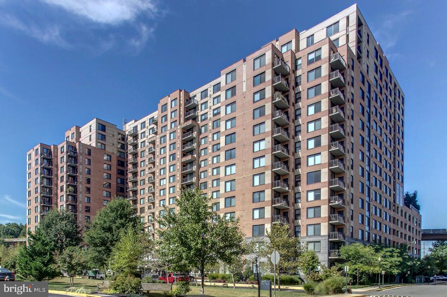 2451 MIDTOWN AVE #1401, ALEXANDRIA, Virginia 22303, 2 Bedrooms Bedrooms, ,2 BathroomsBathrooms,Residential,For sale,2451 MIDTOWN AVE #1401,VAFX2206018 MLS # VAFX2206018