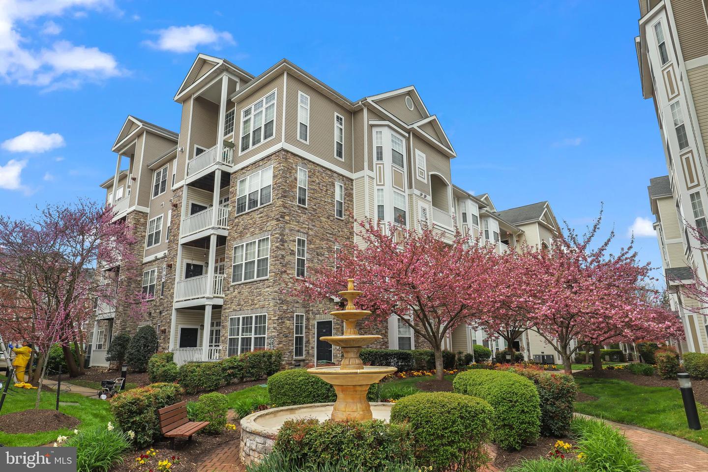 503 SUNSET VIEW TER SE #306, LEESBURG, Virginia 20175, 3 Bedrooms Bedrooms, ,2 BathroomsBathrooms,Residential,For sale,503 SUNSET VIEW TER SE #306,VALO2085708 MLS # VALO2085708