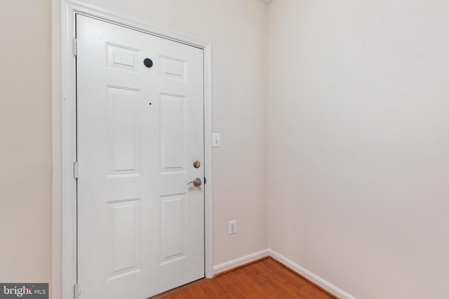 1705 LAKE SHORE CREST DR #25, RESTON, Virginia 20190, 2 Bedrooms Bedrooms, ,2 BathroomsBathrooms,Residential,For sale,1705 LAKE SHORE CREST DR #25,VAFX2216880 MLS # VAFX2216880