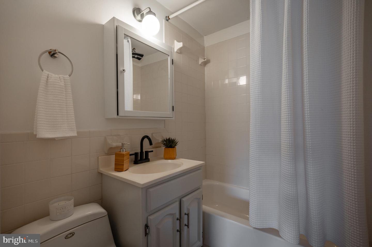 1821 NW 12TH NW, WASHINGTON, District Of Columbia 20009, 2 Bedrooms Bedrooms, ,2 BathroomsBathrooms,Residential,For sale,1821 NW 12TH NW,DCDC2168636 MLS # DCDC2168636