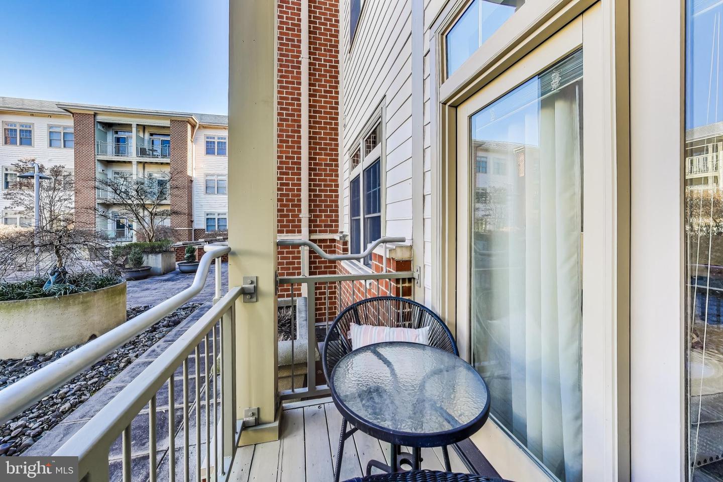 309 HOLLAND LN #104, ALEXANDRIA, Virginia 22314, 2 Bedrooms Bedrooms, ,2 BathroomsBathrooms,Residential,For sale,309 HOLLAND LN #104,VAAX2040388 MLS # VAAX2040388