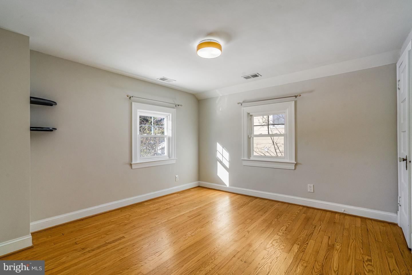 724 N BARTON ST, ARLINGTON, Virginia 22201, 3 Bedrooms Bedrooms, ,2 BathroomsBathrooms,Residential,For sale,724 N BARTON ST,VAAR2052258 MLS # VAAR2052258