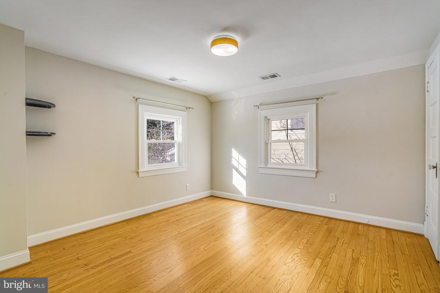 724 N BARTON ST, ARLINGTON, Virginia 22201, 3 Bedrooms Bedrooms, ,2 BathroomsBathrooms,Residential,For sale,724 N BARTON ST,VAAR2052258 MLS # VAAR2052258