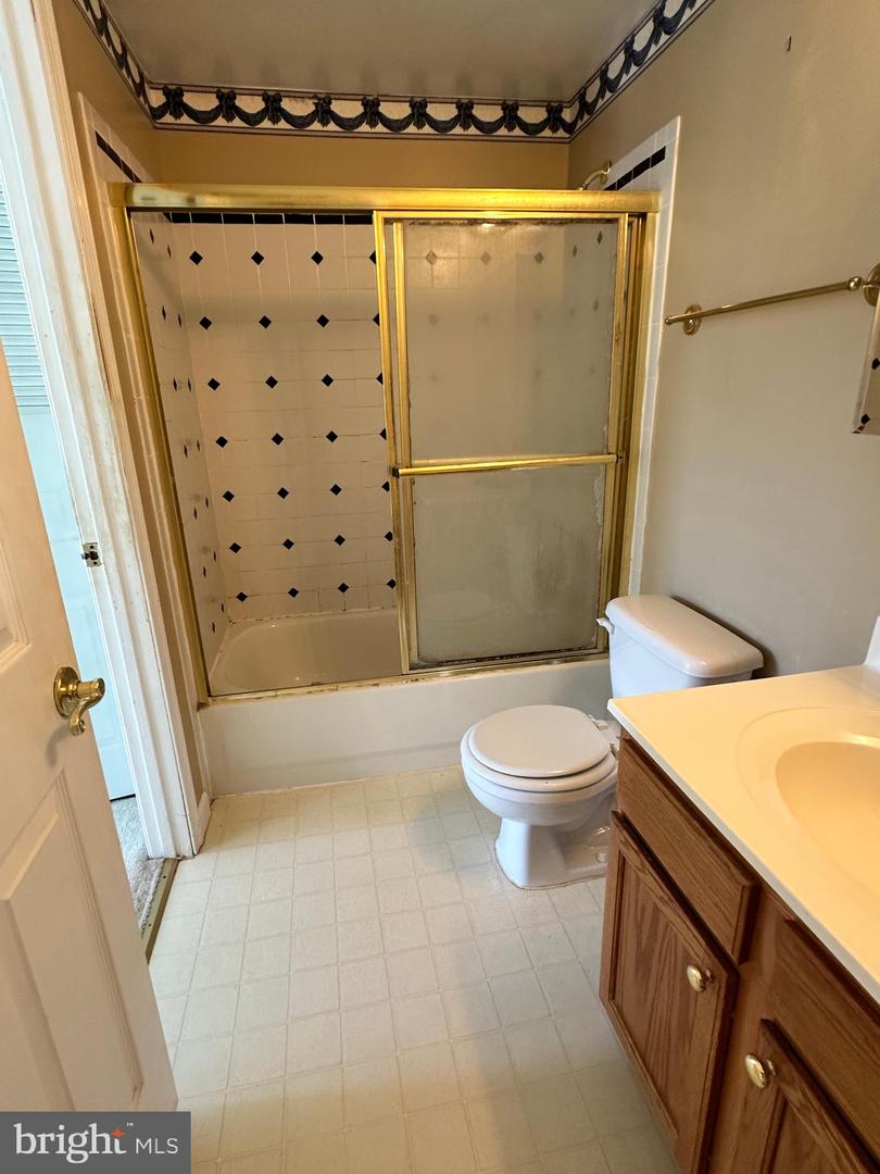 8270 CRESTMONT CIR, SPRINGFIELD, Virginia 22153, 2 Bedrooms Bedrooms, ,1 BathroomBathrooms,Residential,For sale,8270 CRESTMONT CIR,VAFX2215510 MLS # VAFX2215510