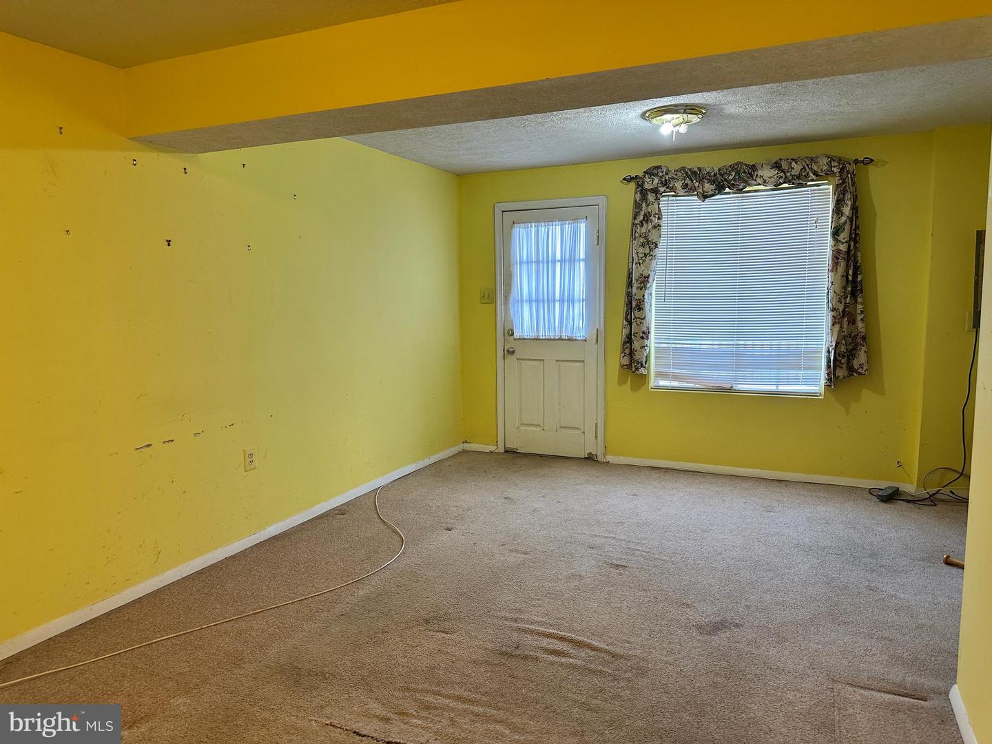 8270 CRESTMONT CIR, SPRINGFIELD, Virginia 22153, 2 Bedrooms Bedrooms, ,1 BathroomBathrooms,Residential,For sale,8270 CRESTMONT CIR,VAFX2215510 MLS # VAFX2215510