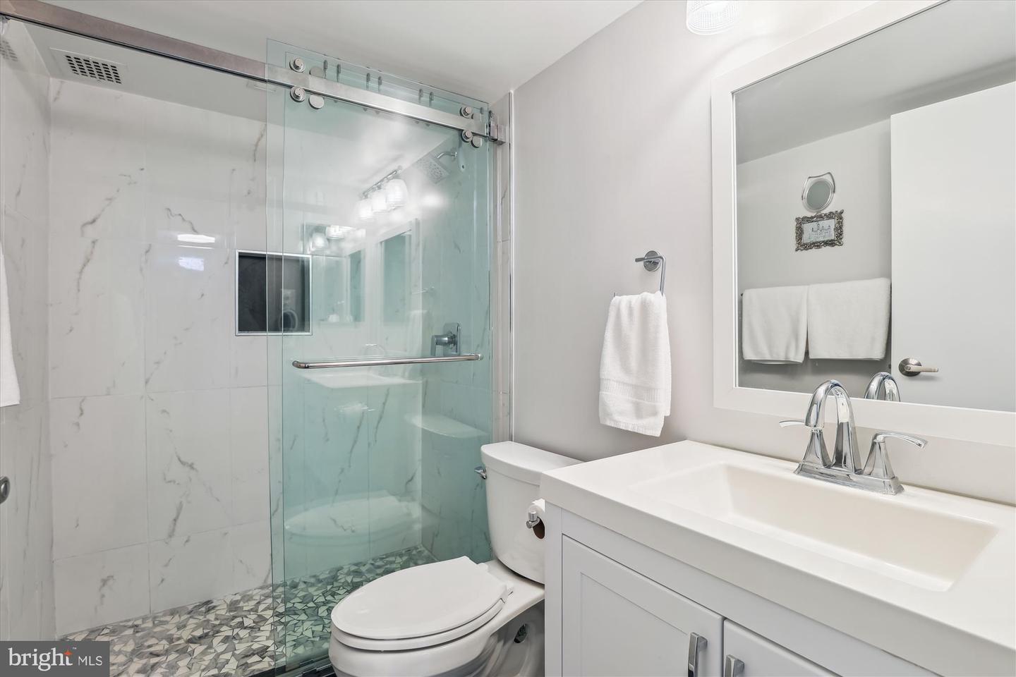 200 N PICKETT ST #111, ALEXANDRIA, Virginia 22304, 1 Bedroom Bedrooms, ,1 BathroomBathrooms,Residential,For sale,200 N PICKETT ST #111,VAAX2040096 MLS # VAAX2040096