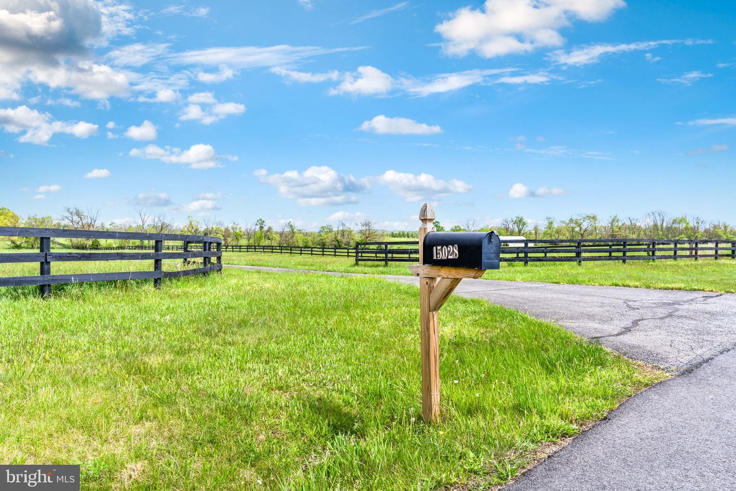 15028 MERRITT FARM LN, LEESBURG, Virginia 20176, 4 Bedrooms Bedrooms, ,5 BathroomsBathrooms,Residential,For sale,15028 MERRITT FARM LN,VALO2069366 MLS # VALO2069366