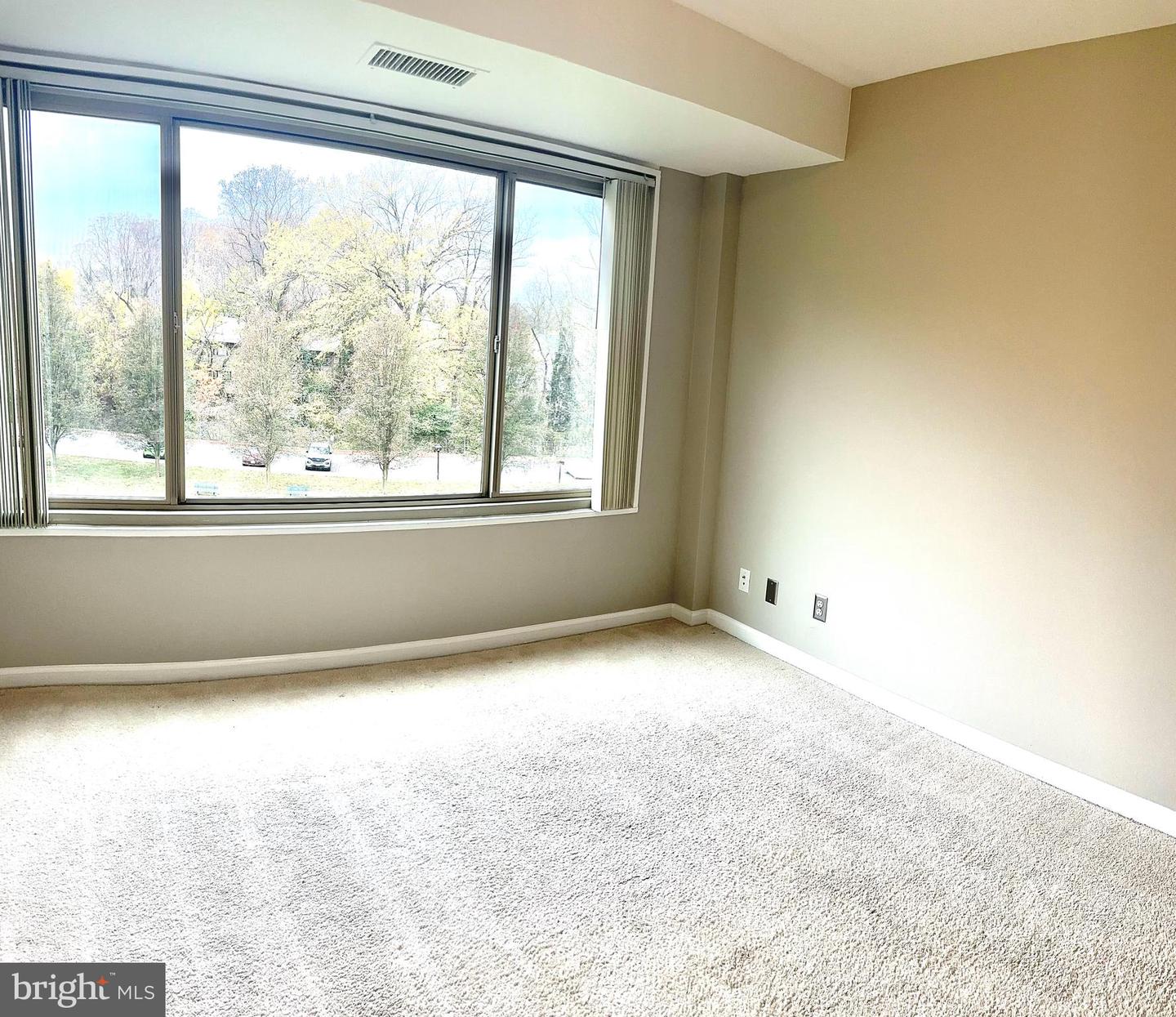 10570 MAIN ST #413, FAIRFAX, Virginia 22030, 2 Bedrooms Bedrooms, ,1 BathroomBathrooms,Residential,For sale,10570 MAIN ST #413,VAFC2005466 MLS # VAFC2005466