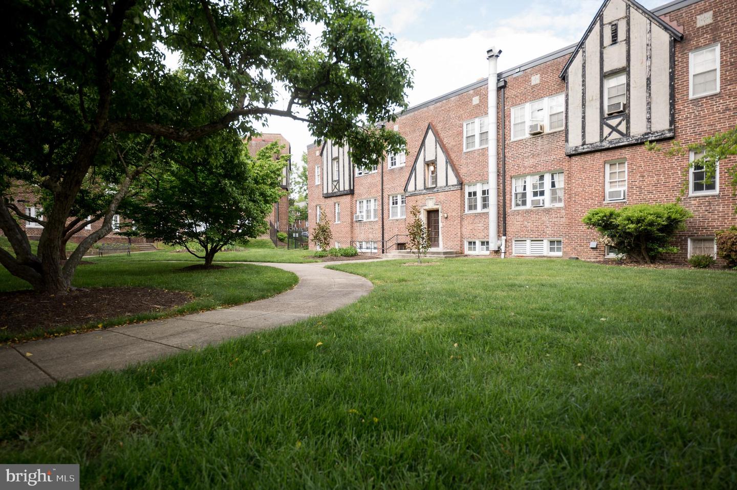 236 FARRAGUT ST NW #H-203, WASHINGTON, District Of Columbia 20011, 3 Bedrooms Bedrooms, 8 Rooms Rooms,1 BathroomBathrooms,Residential,For sale,236 FARRAGUT ST NW #H-203,DCDC2174248 MLS # DCDC2174248