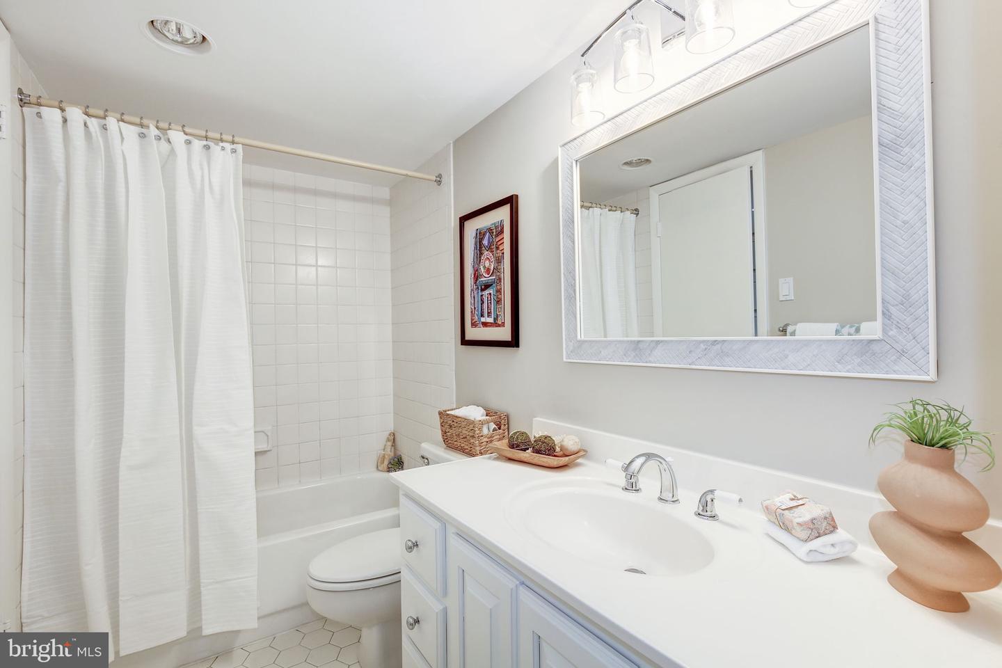 4444 CONNECTICUT AVE NW #407, WASHINGTON, District Of Columbia 20008, 2 Bedrooms Bedrooms, ,1 BathroomBathrooms,Residential,For sale,4444 CONNECTICUT AVE NW #407,DCDC2174336 MLS # DCDC2174336