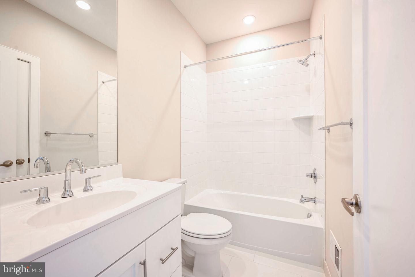 3016 7TH ST NE, WASHINGTON, District Of Columbia 20017, 3 Bedrooms Bedrooms, ,3 BathroomsBathrooms,Residential,For sale,3016 7TH ST NE,DCDC2174342 MLS # DCDC2174342