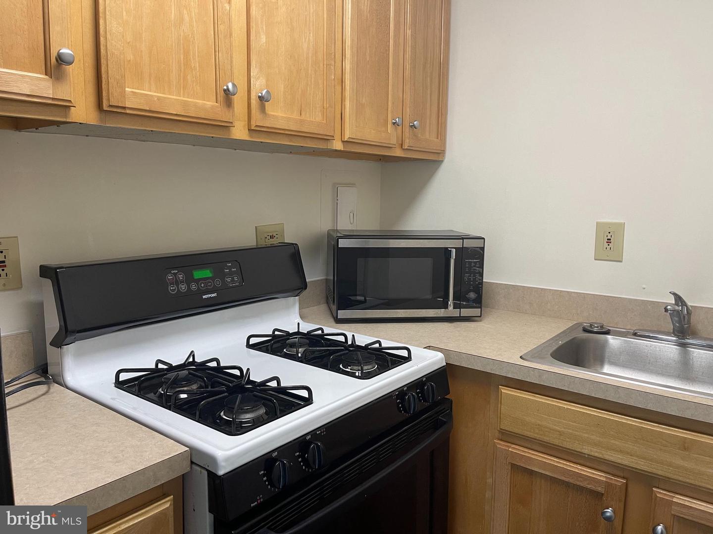 5340 HOLMES RUN PKWY #1403, ALEXANDRIA, Virginia 22304, 1 Bedroom Bedrooms, ,1 BathroomBathrooms,Residential,For sale,5340 HOLMES RUN PKWY #1403,VAAX2040706 MLS # VAAX2040706