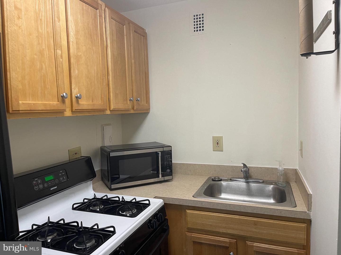 5340 HOLMES RUN PKWY #1403, ALEXANDRIA, Virginia 22304, 1 Bedroom Bedrooms, ,1 BathroomBathrooms,Residential,For sale,5340 HOLMES RUN PKWY #1403,VAAX2040706 MLS # VAAX2040706