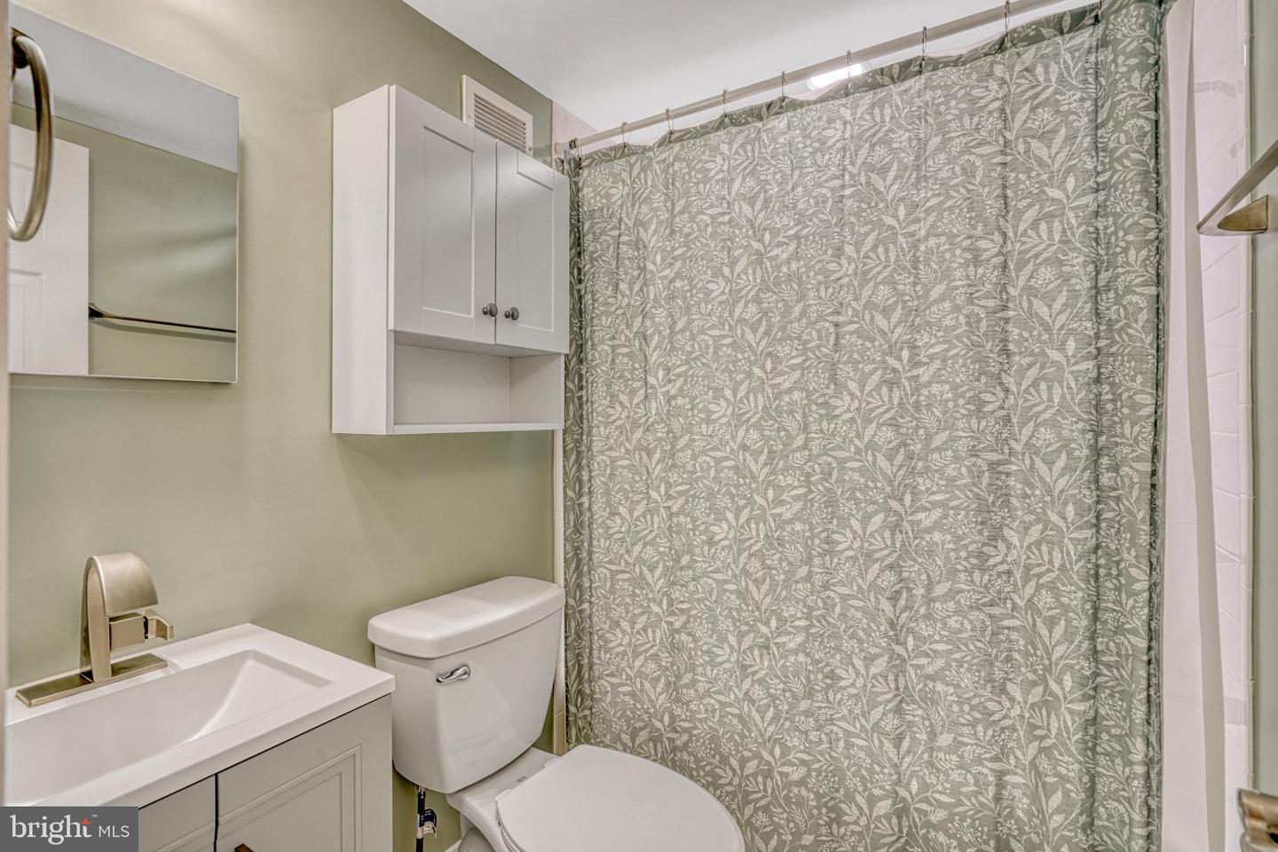 9471 FAIRFAX BLVD #204, FAIRFAX, Virginia 22031, 1 Bedroom Bedrooms, ,1 BathroomBathrooms,Residential,For sale,9471 FAIRFAX BLVD #204,VAFC2005582 MLS # VAFC2005582