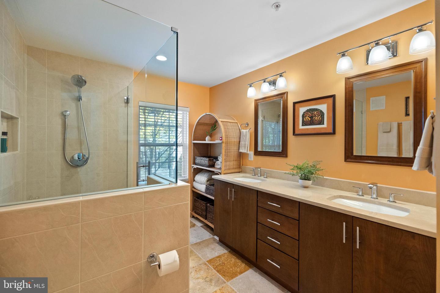 5112 ENGLISH TER, ALEXANDRIA, Virginia 22304, 2 Bedrooms Bedrooms, ,2 BathroomsBathrooms,Residential,For sale,5112 ENGLISH TER,VAAX2039660 MLS # VAAX2039660