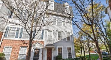 5112 ENGLISH TER, ALEXANDRIA, Virginia 22304, 2 Bedrooms Bedrooms, ,2 BathroomsBathrooms,Residential,For sale,5112 ENGLISH TER,VAAX2039660 MLS # VAAX2039660