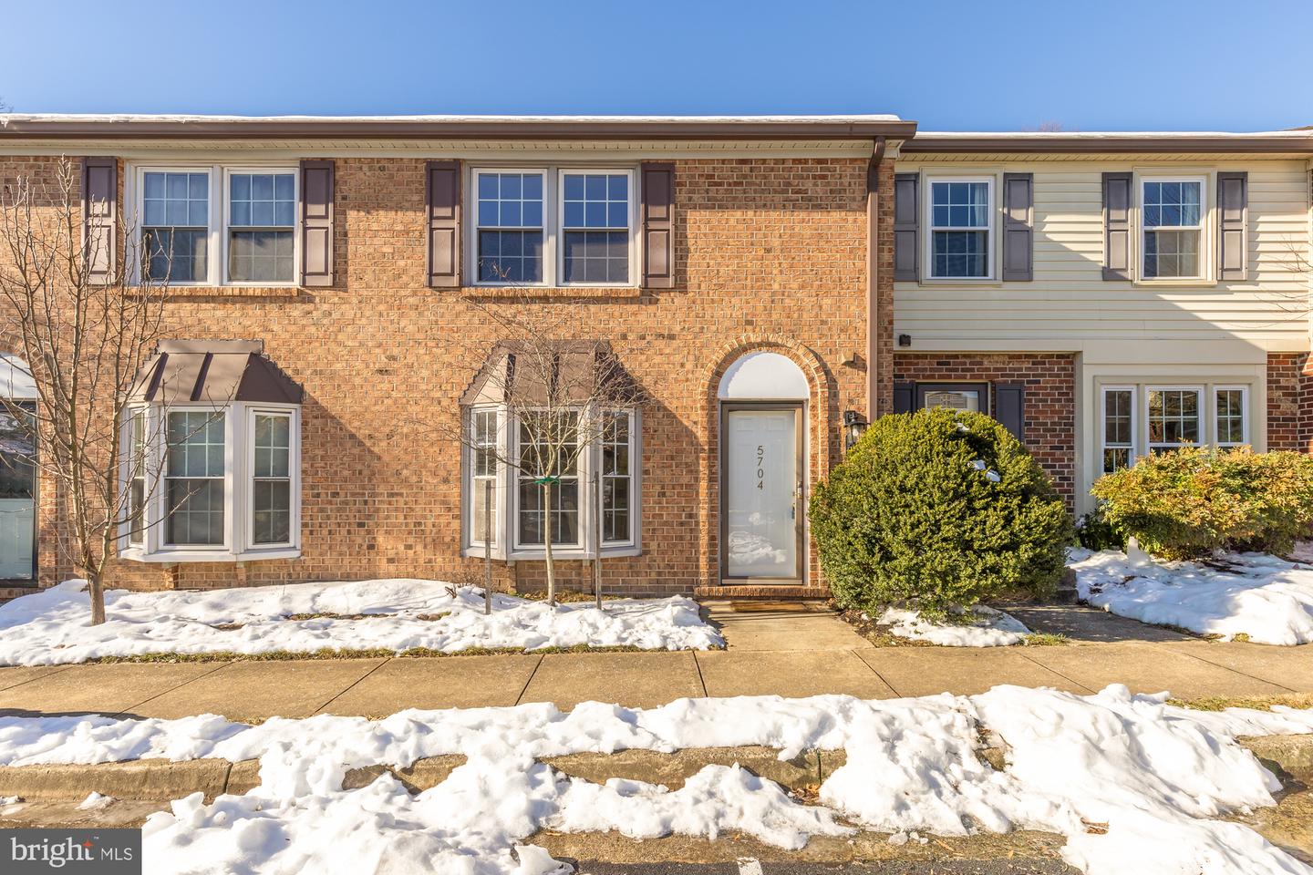 5704 INDEPENDENCE CIR, ALEXANDRIA, Virginia 22312, 2 Bedrooms Bedrooms, ,2 BathroomsBathrooms,Residential,For sale,5704 INDEPENDENCE CIR,VAFX2215608 MLS # VAFX2215608