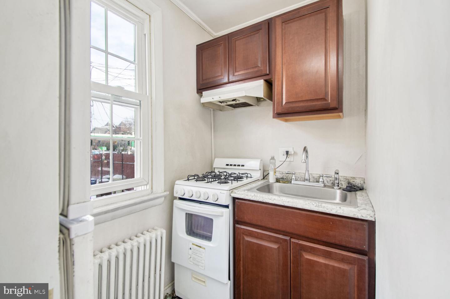 812 E ST SE, WASHINGTON, District Of Columbia 20003, 4 Bedrooms Bedrooms, ,3 BathroomsBathrooms,Residential,For sale,812 E ST SE,DCDC2174756 MLS # DCDC2174756