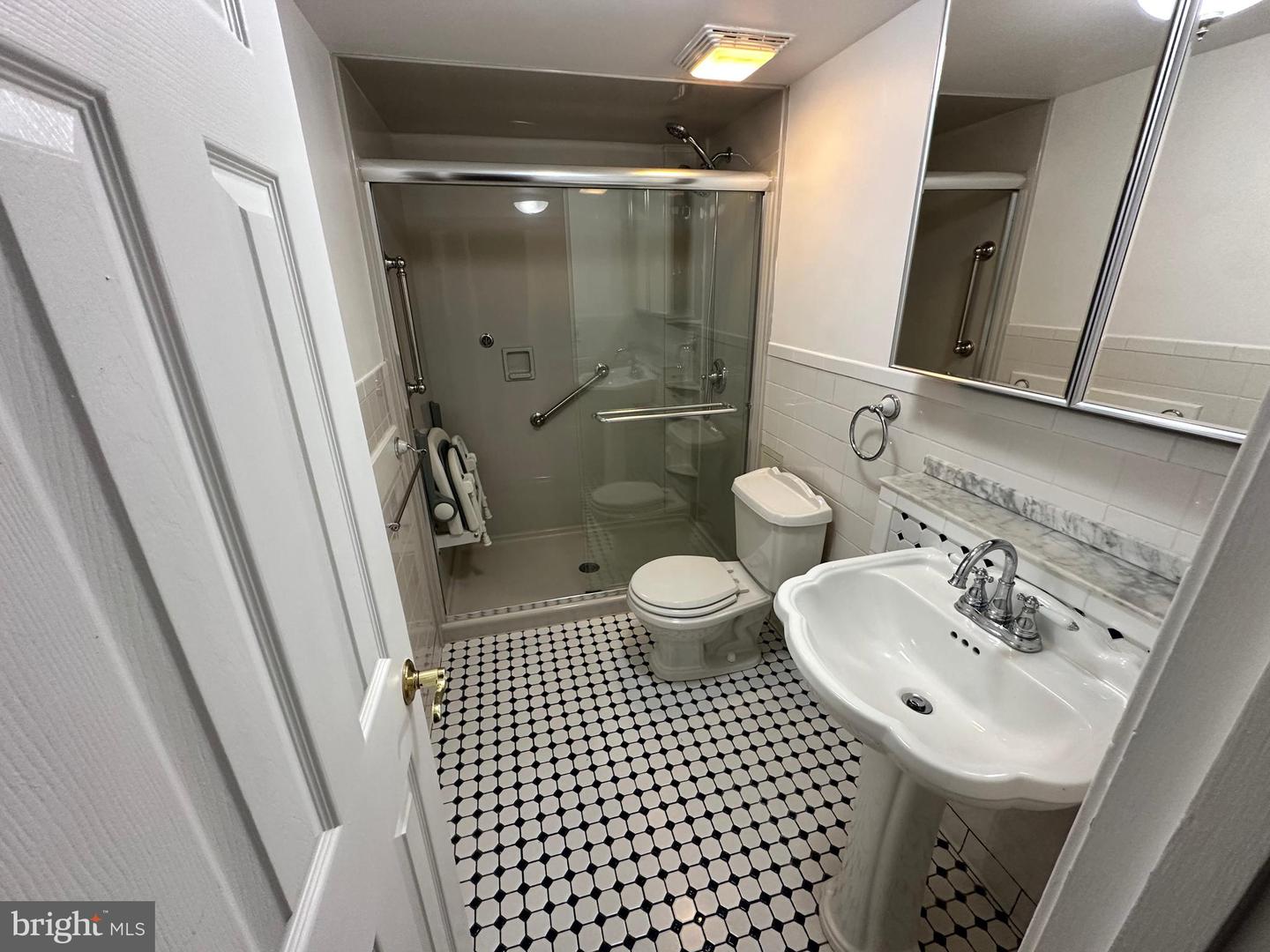 8656 VILLAGE SQ #8656, ALEXANDRIA, Virginia 22309, 2 Bedrooms Bedrooms, ,1 BathroomBathrooms,Residential,For sale,8656 VILLAGE SQ #8656,VAFX2209650 MLS # VAFX2209650