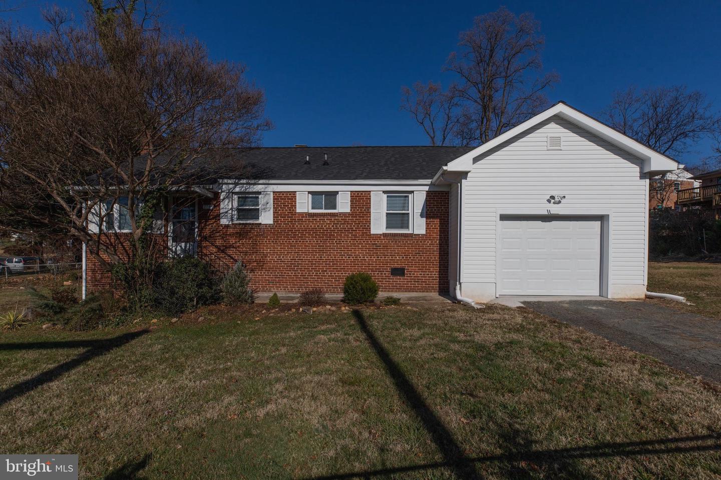 2741 WOODLEY PL, FALLS CHURCH, Virginia 22046, 3 Bedrooms Bedrooms, ,2 BathroomsBathrooms,Residential,For sale,2741 WOODLEY PL,VAFX2215390 MLS # VAFX2215390