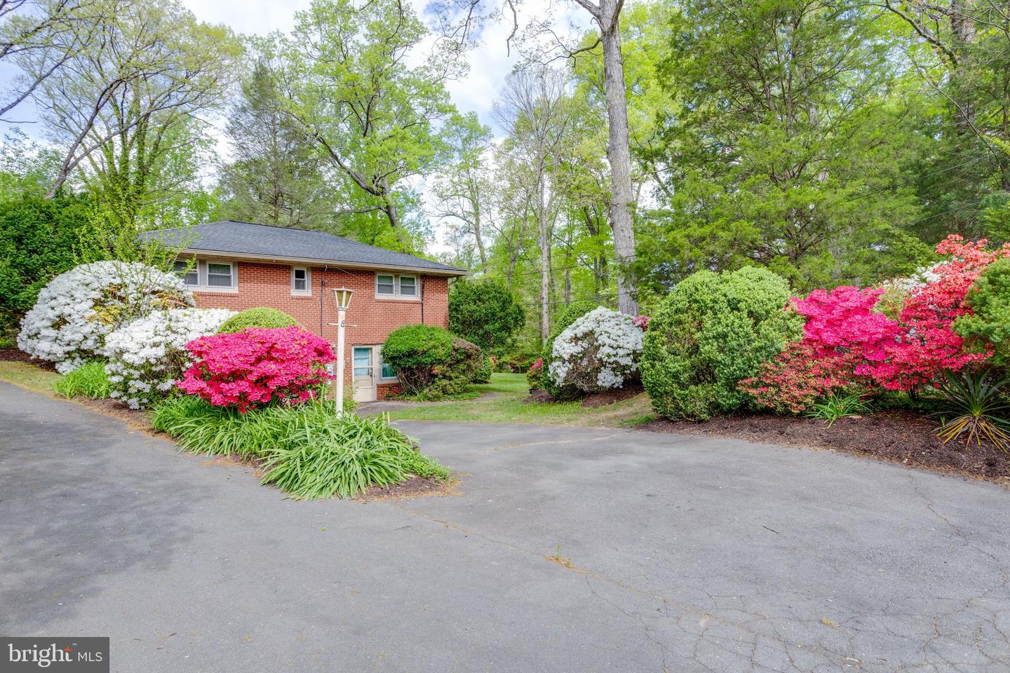 8910 GLENBROOK RD, FAIRFAX, Virginia 22031, 5 Bedrooms Bedrooms, ,3 BathroomsBathrooms,Residential,For sale,8910 GLENBROOK RD,VAFX2216352 MLS # VAFX2216352