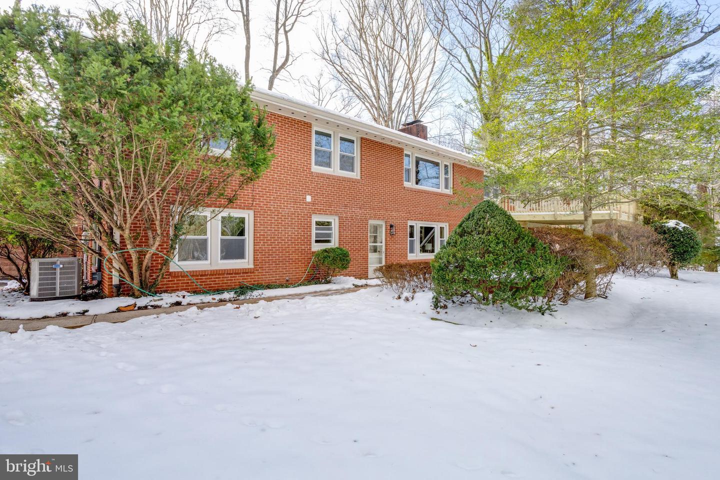 8910 GLENBROOK RD, FAIRFAX, Virginia 22031, 5 Bedrooms Bedrooms, ,3 BathroomsBathrooms,Residential,For sale,8910 GLENBROOK RD,VAFX2216352 MLS # VAFX2216352