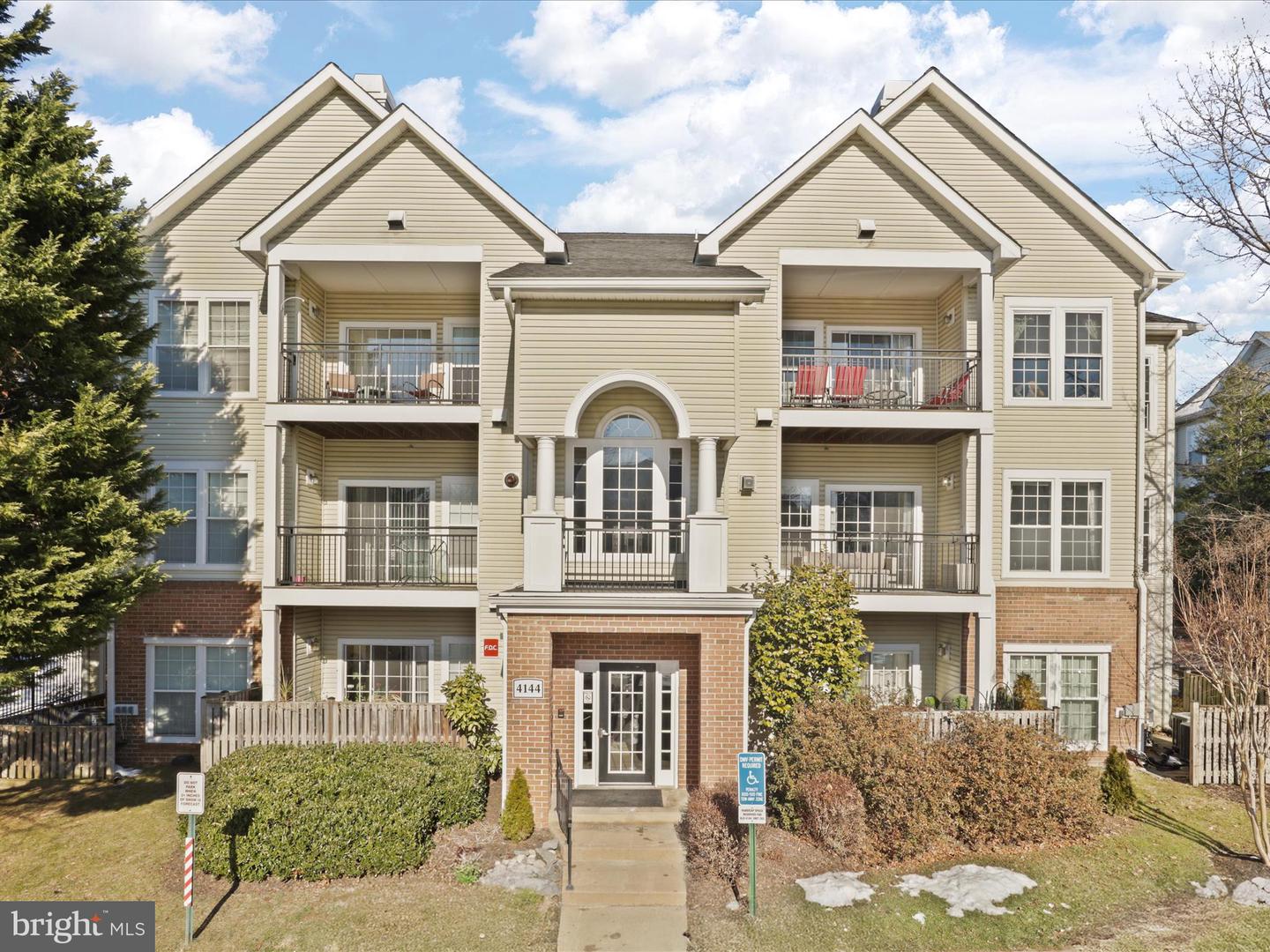 4144 FOUNTAINSIDE LN #204, FAIRFAX, Virginia 22030, 2 Bedrooms Bedrooms, ,1 BathroomBathrooms,Residential,For sale,4144 FOUNTAINSIDE LN #204,VAFX2216460 MLS # VAFX2216460