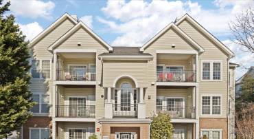 4144 FOUNTAINSIDE LN #204, FAIRFAX, Virginia 22030, 2 Bedrooms Bedrooms, ,1 BathroomBathrooms,Residential,For sale,4144 FOUNTAINSIDE LN #204,VAFX2216460 MLS # VAFX2216460