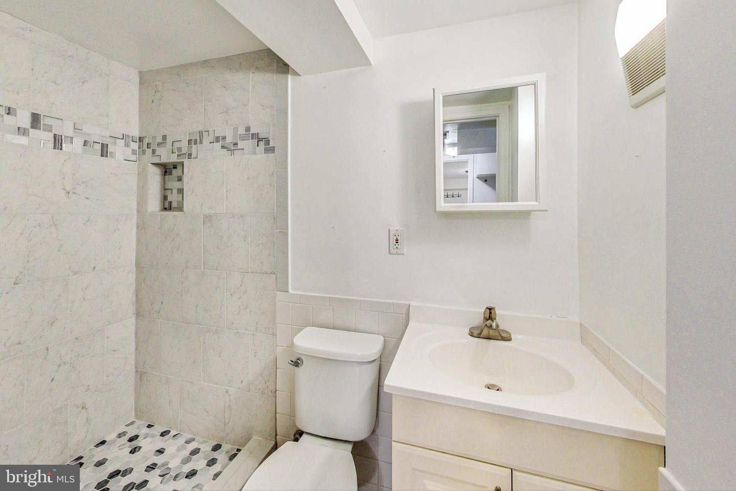 118 S INGRAM ST, ALEXANDRIA, Virginia 22304, 2 Bedrooms Bedrooms, ,2 BathroomsBathrooms,Residential,For sale,118 S INGRAM ST,VAAX2035308 MLS # VAAX2035308