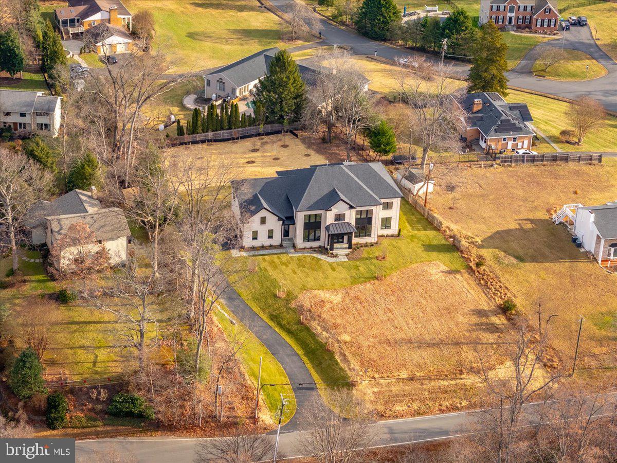 10832 MILLER RD, OAKTON, Virginia 22124, 6 Bedrooms Bedrooms, ,7 BathroomsBathrooms,Residential,For sale,10832 MILLER RD,VAFX2214202 MLS # VAFX2214202