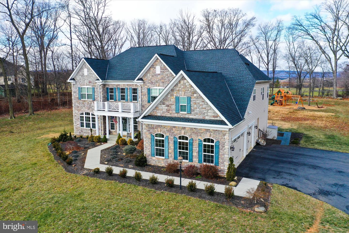 13189 WATERFORD VIEW CT, LOVETTSVILLE, Virginia 20180, 5 Bedrooms Bedrooms, ,5 BathroomsBathrooms,Residential,For sale,13189 WATERFORD VIEW CT,VALO2085968 MLS # VALO2085968