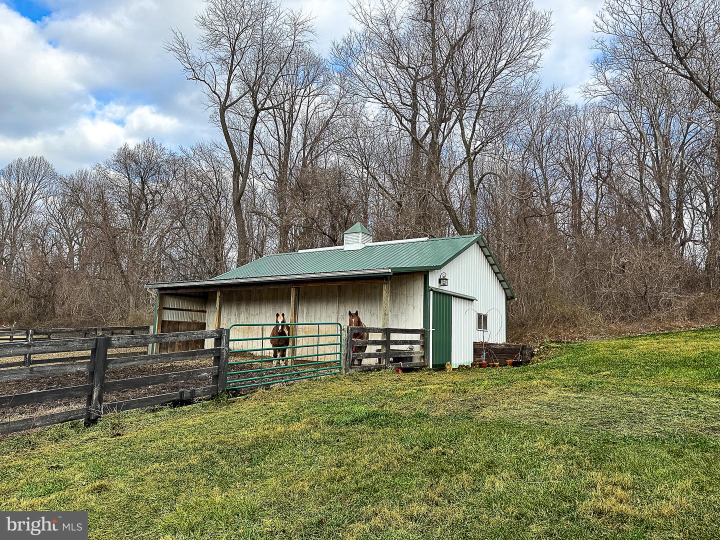 16766 CLARKES GAP RD, PAEONIAN SPRINGS, Virginia 20129, 4 Bedrooms Bedrooms, ,3 BathroomsBathrooms,Residential,For sale,16766 CLARKES GAP RD,VALO2086016 MLS # VALO2086016