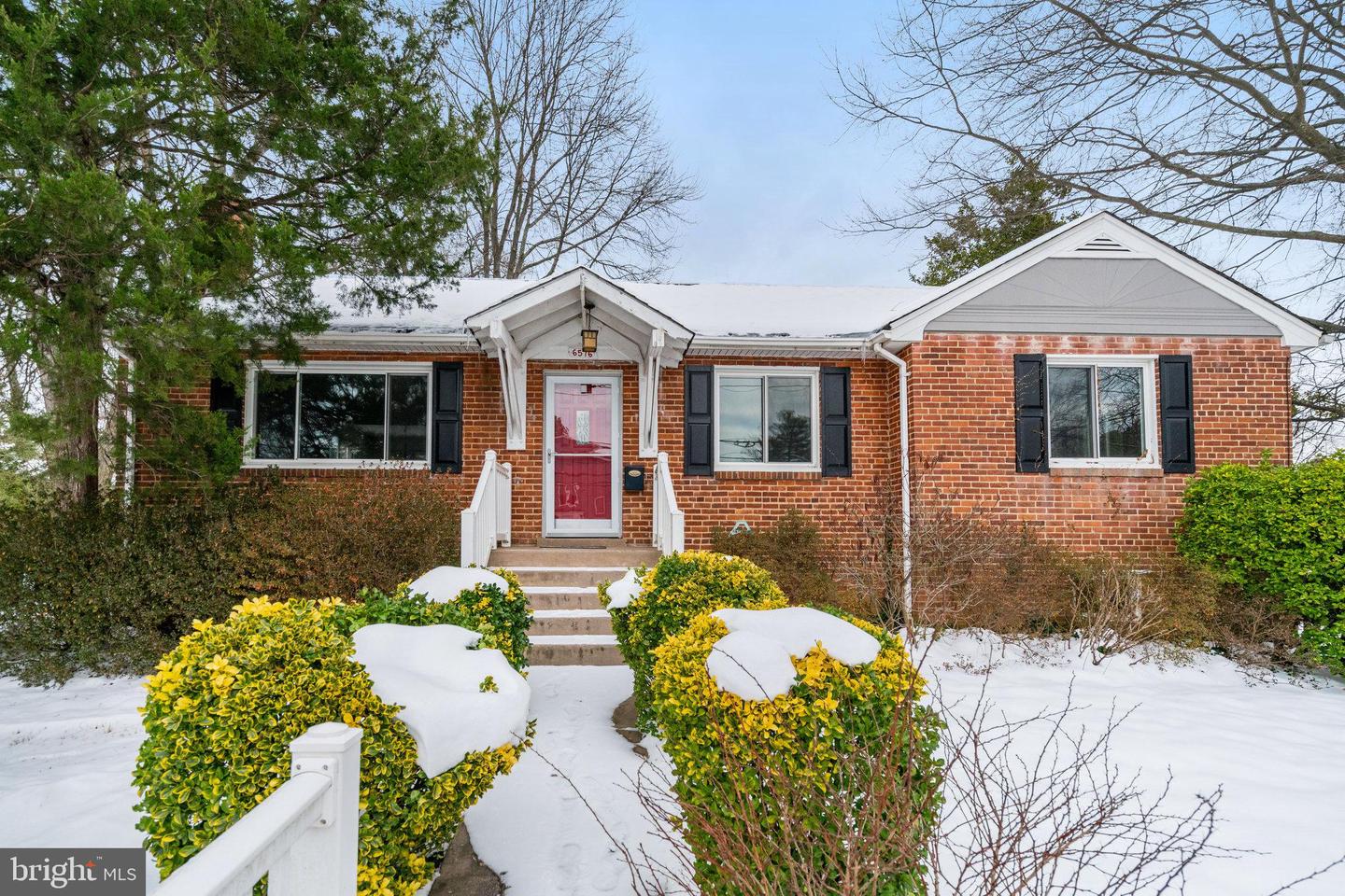 6576 WILLIAMSBURG BLVD, ARLINGTON, Virginia 22213, 3 Bedrooms Bedrooms, ,2 BathroomsBathrooms,Residential,For sale,6576 WILLIAMSBURG BLVD,VAAR2052386 MLS # VAAR2052386