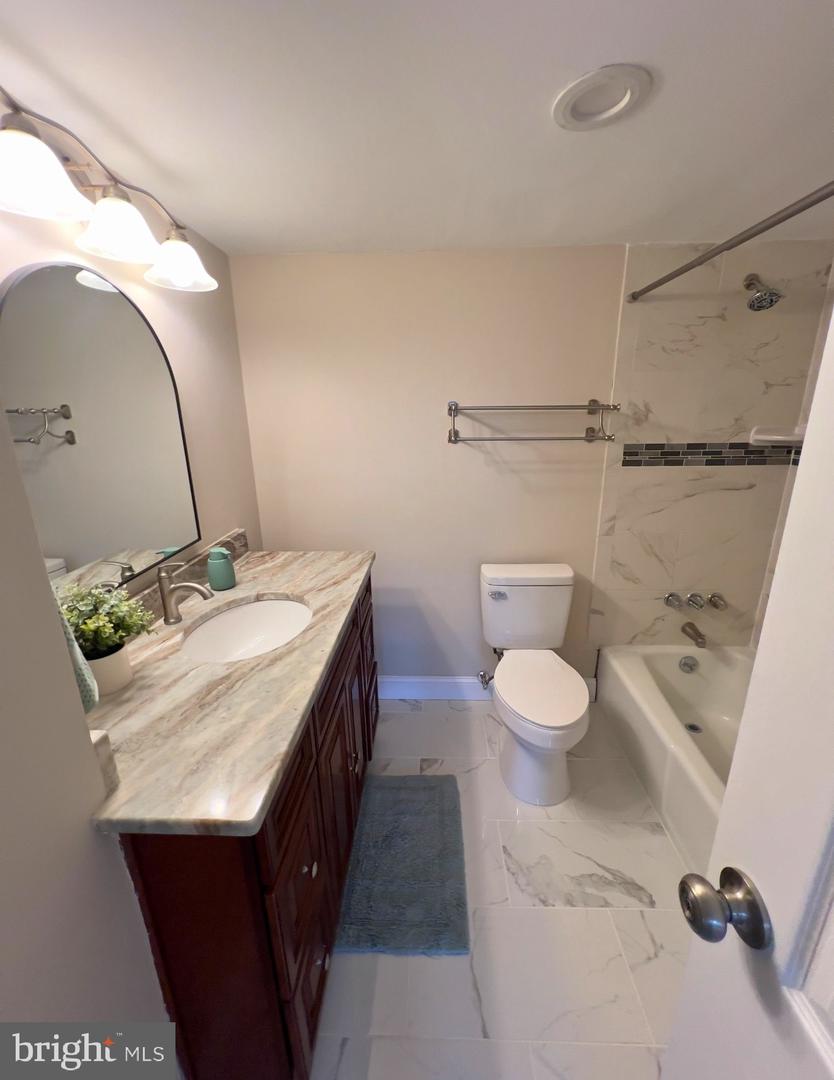 301 N BEAUREGARD ST #213, ALEXANDRIA, Virginia 22312, 2 Bedrooms Bedrooms, ,2 BathroomsBathrooms,Residential,For sale,301 N BEAUREGARD ST #213,VAAX2040786 MLS # VAAX2040786