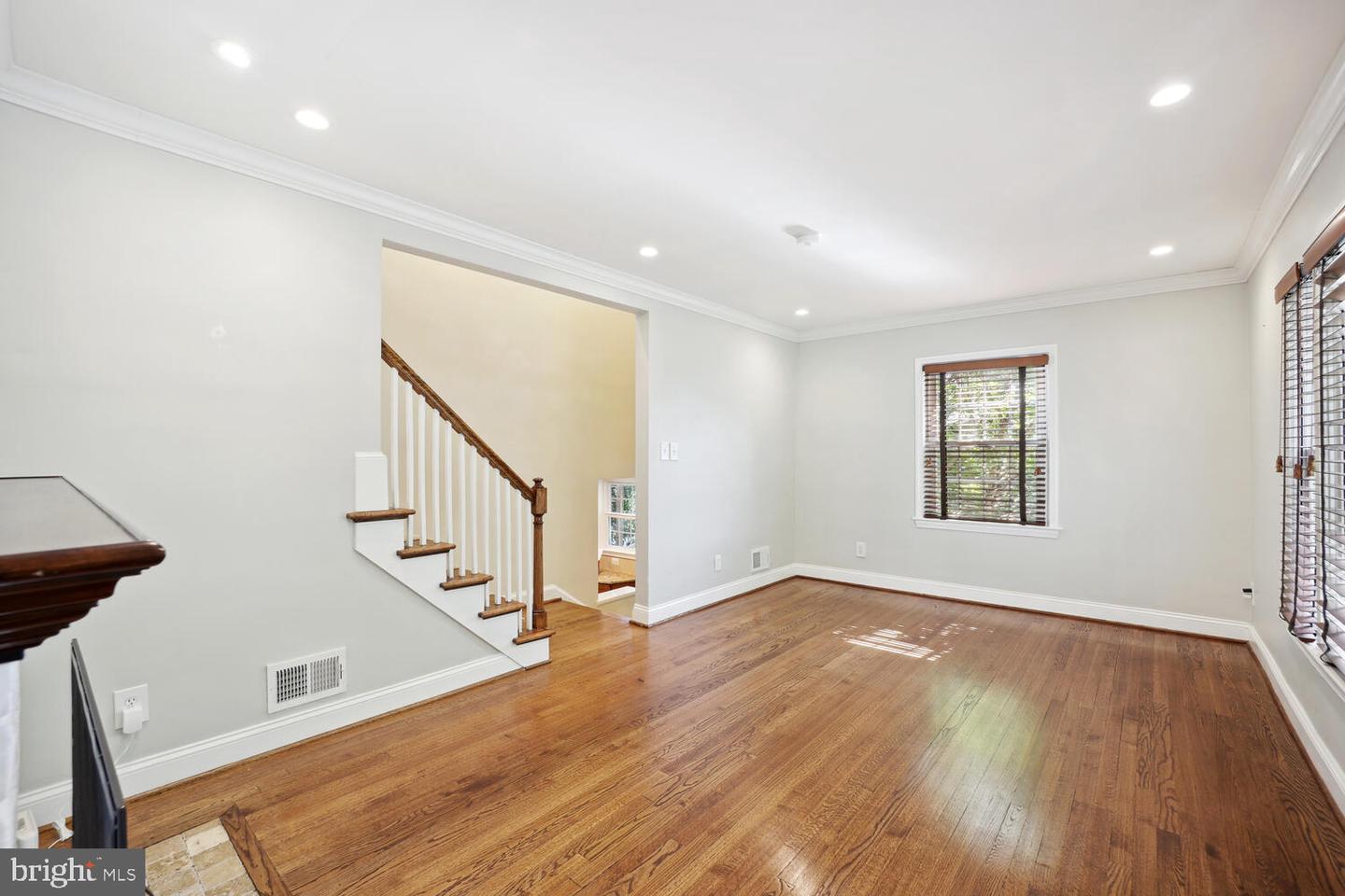 3015 S GRANT ST S, ARLINGTON, Virginia 22202, 3 Bedrooms Bedrooms, ,1 BathroomBathrooms,Residential,For sale,3015 S GRANT ST S,VAAR2052284 MLS # VAAR2052284