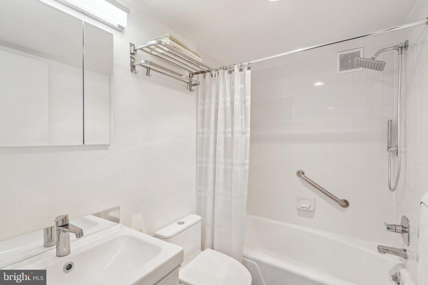 2501 CALVERT ST NW #508, WASHINGTON, District Of Columbia 20008, 1 Bedroom Bedrooms, 5 Rooms Rooms,1 BathroomBathrooms,Residential,For sale,2501 CALVERT ST NW #508,DCDC2174574 MLS # DCDC2174574